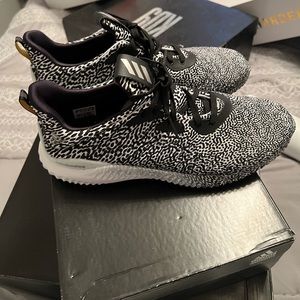 Adidas alphabounce